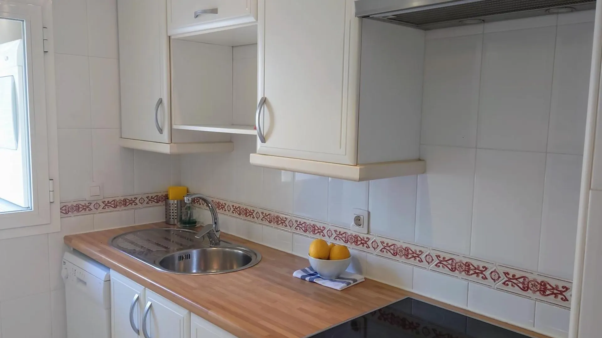Carmen Apartamento Millon - Private Roof Terrace With Jacuzzi & Bbq Nerja 0*,  España