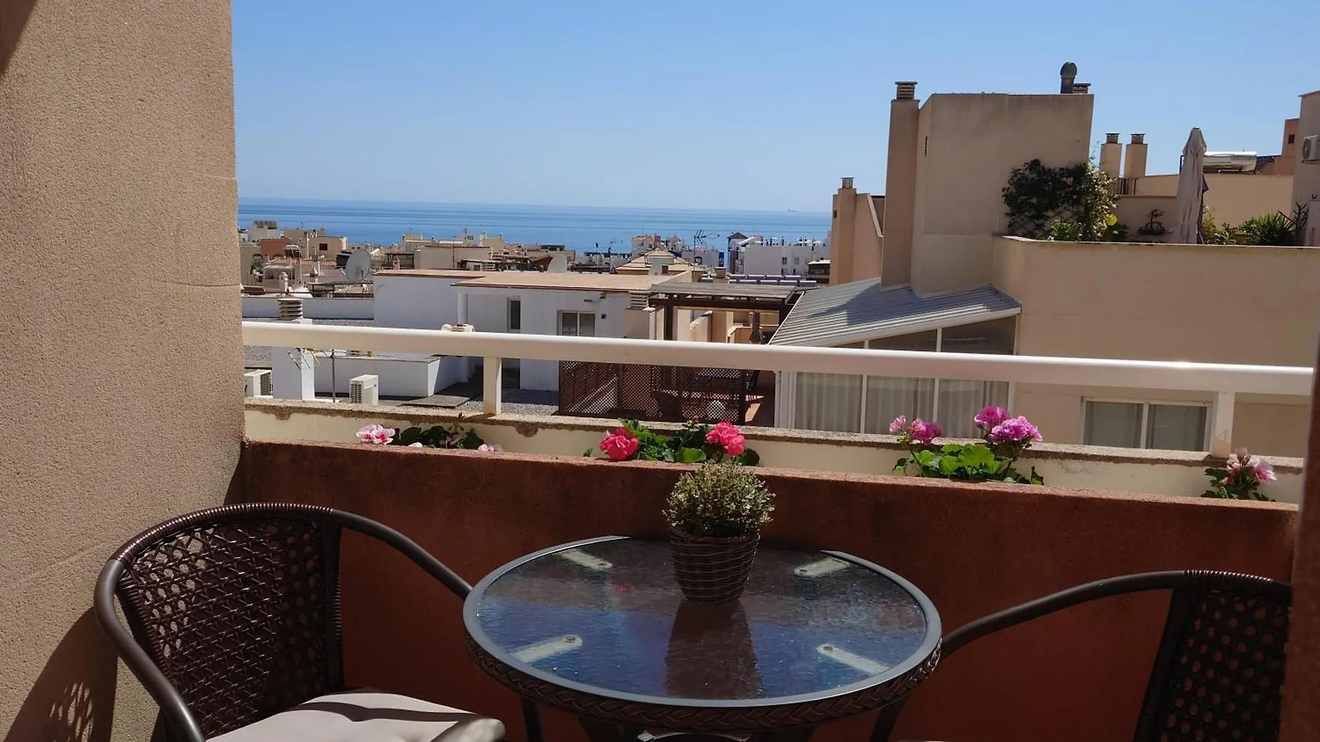 Carmen Apartamento Millon - Private Roof Terrace With Jacuzzi & Bbq Nerja 0*,  España